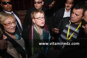 Fayçal Metaoui, journaliste d\'El Watan, interviwant Mme Khalida Toumi