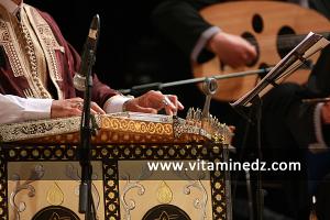 رشيد ڨرباس  مسير الأركيسترا المغربية خلال الحفل الإختتامي لفعاليات  تلمسان عاصمة الثقافة الإسلامية 2011