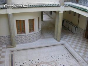 الصحن الداخلي للمدرسة القرآنية  الشيخ بلعيساوي  بولاية  برج بوعريريج