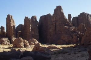 صخور غريبة بمنطقة  إن إتينن