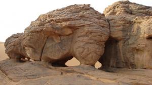 صخور الصحراء بمنطقة (ولاية إليزي)