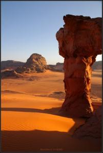 برج صخري طبيعي بمنطقة  تادرارت  (ولاية إليزي)