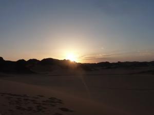 إشراق الشمس على جبال  إليزي