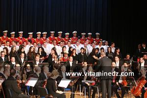la chorale de   l’OSN (chef de chœur  Rabah Kadem), de la chorale d’ «  El han wa chabab », de la chorale et troupe de cornemuse d’ « El Hares El Djemhouri »