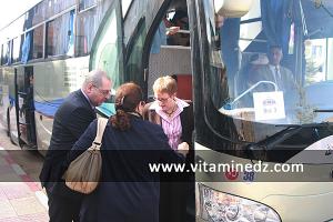 Madame Khalida Toumi, dans une modestie exemplaire emprute le Bus comme tout le Monde aux Cérémonies de clôture de Tlemcen capitale de la culture islamique 2011 (25 et 26 /04/2012)