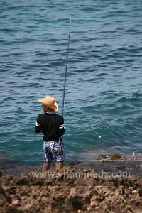 Pecheur à l\'ilot Gerardi, Plage de Sbiat, entre Bouzedjar et Sassel