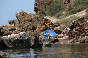 Barque de pecheur, Ilot, Plage de Sbiat, entre Bouzedjar et Sassel