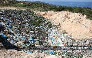 Sur les hauteurs de la Plage de Sbiat, décharge sauvage