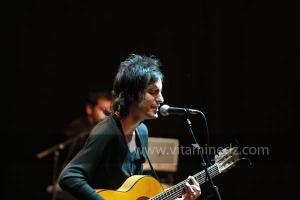 Hcen Agrane du groupe Caméléon qui Caméléon emballe la foule