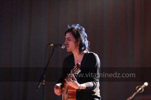 Hcen Agrane du groupe Caméléon qui Caméléon emballe la foule