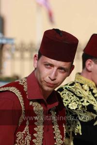 Troupe Manara de Cherchell ; Parade populaire de groupe folkloriques algériens aux cérémonies de clôture de Tlemcen capitale de la culture islamique 2011 (21/04/2012)