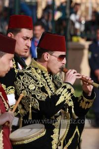 Parade populaire de groupe folkloriques algériens aux cérémonies de clôture de Tlemcen capitale de la culture islamique 2011 (21/04/2012)