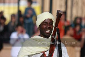 Parade populaire de groupe folkloriques algériens aux cérémonies de clôture de Tlemcen capitale de la culture islamique 2011 (21/04/2012)