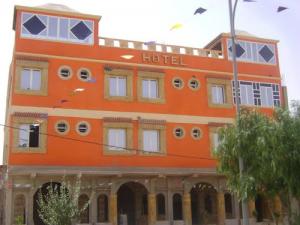 فندق سياحي عند مدخل مدينة 