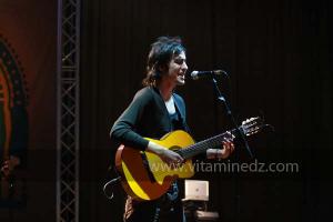 Hcen Agrane du groupe Caméléon qui Caméléon emballe la foule