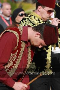 Parade populaire de groupe folkloriques algériens aux cérémonies de clôture de Tlemcen capitale de la culture islamique 2011 (21/04/2012)
