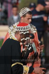 Troupe Diwan Gnawa El Bahia d\'Oran à la Parade populaire de groupes folkloriques algériens aux cérémonies de clôture de Tlemcen capitale de la culture islamique 2011 (21/04/2012)