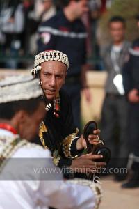 Troupe Diwan Gnaoua El Bahia d\'Oran à la Parade populaire de groupes folkloriques algériens aux cérémonies de clôture de Tlemcen capitale de la culture islamique 2011 (21/04/2012)