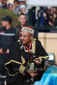 Troupe Diwan Gnaoua El Bahia d\'Oran à la Parade populaire de groupes folkloriques algériens aux cérémonies de clôture de Tlemcen capitale de la culture islamique 2011 (21/04/2012)