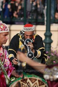 Troupe Diwan Gnaoua El Bahia d\'Oran à la Parade populaire de groupes folkloriques algériens aux cérémonies de clôture de Tlemcen capitale de la culture islamique 2011 (21/04/2012)