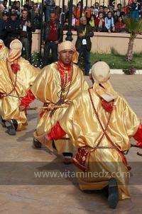 Parade populaire de groupe folkloriques algériens aux cérémonies de clôture de Tlemcen capitale de la culture islamique 2011 (21/04/2012)