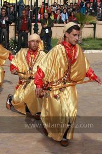 Parade populaire de groupe folkloriques algériens aux cérémonies de clôture de Tlemcen capitale de la culture islamique 2011 (21/04/2012)