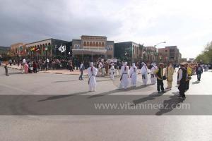 Parade populaire de groupe folkloriques algériens aux cérémonies de clôture de Tlemcen capitale de la culture islamique 2011 (21/04/2012)
