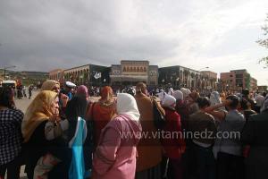 Parade populaire de groupe folkloriques algériens aux cérémonies de clôture de Tlemcen capitale de la culture islamique 2011 (21/04/2012)