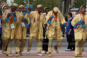 Parade populaire de groupe folkloriques algériens aux cérémonies de clôture de Tlemcen capitale de la culture islamique 2011 (21/04/2012)
