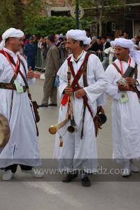 Troupe Tizeghwine Laarfa, Souk Tleta, Parade populaire de groupe folkloriques algériens aux cérémonies de clôture de Tlemcen capitale de la culture islamique 2011 (21/04/2012)