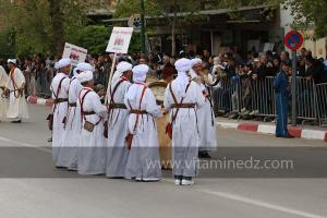Troupe Tizerouine L\'3arfa, Souk Tleta, Parade populaire de groupe folkloriques algériens aux cérémonies de clôture de Tlemcen capitale de la culture islamique 2011 (21/04/2012)