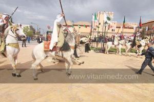 Cavaliers (khayala) de Tlemcen, Parade populaire de groupe folkloriques algériens aux cérémonies de clôture de Tlemcen capitale de la culture islamique 2011 (21/04/2012)