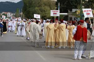 Parade populaire de groupe folkloriques algériens aux cérémonies de clôture de Tlemcen capitale de la culture islamique 2011 (21/04/2012)