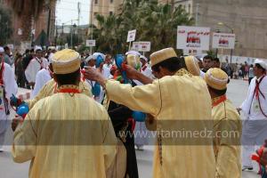 Parade populaire de groupe folkloriques algériens aux cérémonies de clôture de Tlemcen capitale de la culture islamique 2011 (21/04/2012)