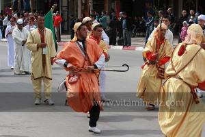 Parade populaire de groupe folkloriques algériens aux cérémonies de clôture de Tlemcen capitale de la culture islamique 2011 (21/04/2012)