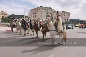 Cavaliers (khayala) de Tlemcen, Parade populaire de groupe folkloriques algériens aux cérémonies de clôture de Tlemcen capitale de la culture islamique 2011 (21/04/2012)