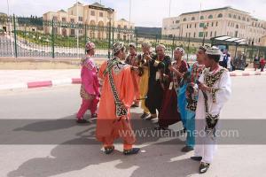Parade populaire de groupe folkloriques algériens aux cérémonies de clôture de Tlemcen capitale de la culture islamique 2011 (21/04/2012)