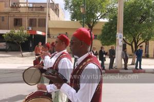Parade populaire de groupe folkloriques algériens aux cérémonies de clôture de Tlemcen capitale de la culture islamique 2011 (21/04/2012)