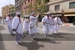 Parade populaire de groupe folkloriques algériens aux cérémonies de clôture de Tlemcen capitale de la culture islamique 2011 (21/04/2012)