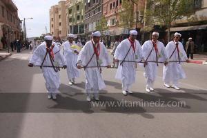 Danse Lalaoui à la parade populaire de groupe folkloriques algériens aux cérémonies de clôture de Tlemcen capitale de la culture islamique 2011 (21/04/2012)