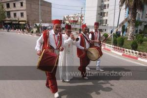 Parade populaire de groupe folkloriques algériens aux cérémonies de clôture de Tlemcen capitale de la culture islamique 2011 (21/04/2012)