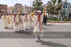 Parade populaire de groupe folkloriques algériens aux cérémonies de clôture de Tlemcen capitale de la culture islamique 2011 (21/04/2012)