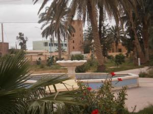L'église d'Ouled Djellal et le jardin  Djenan el baïlek