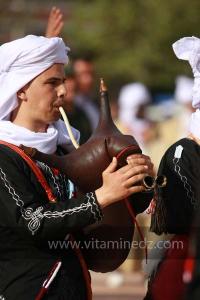 Cornemuse à la parade populaire de groupe folkloriques algériens aux cérémonies de clôture de Tlemcen capitale de la culture islamique 2011 (21/04/2012)