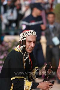 Troupe Diwan Gnaoua El Bahia d'Oran à la Parade populaire de groupes folkloriques algériens aux cérémonies de clôture de Tlemcen capitale de la culture islamique 2011 (21/04/2012)