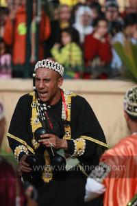 Troupe Diwan Gnaoua El Bahia d'Oran à la Parade populaire de groupes folkloriques algériens aux cérémonies de clôture de Tlemcen capitale de la culture islamique 2011 (21/04/2012)