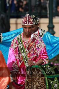 Troupe Diwan Gnaoua El Bahia d'Oran à la Parade populaire de groupes folkloriques algériens aux cérémonies de clôture de Tlemcen capitale de la culture islamique 2011 (21/04/2012)