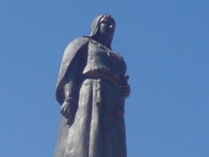 Statue de LALLA NSOUMER A IFFERHOUNENE