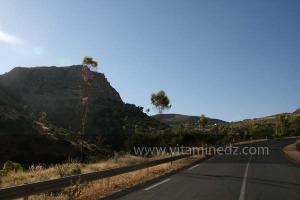 La commune de Oued Rhiou, route nationale 90, vers Ammi Moussa, Traversant Djbel Gargar