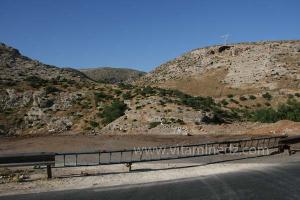 La commune de Oued Rhiou, route nationale 90, vers Ammi Moussa, Traversant Djbel Gargar